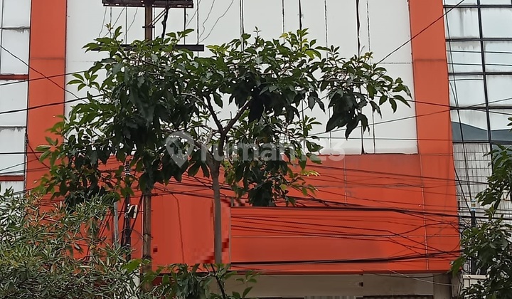 Ruko 3 lantai Disewakan di Jl Kedungdoro Surabaya Pusat 1