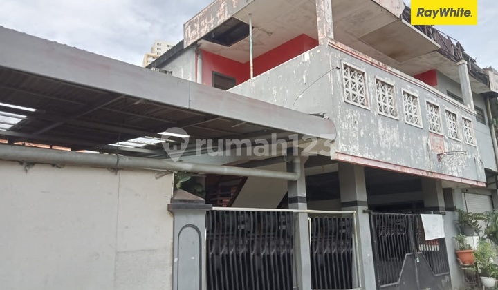 Rumah 2 lantai Dijual di Nol Jalan Raya Kalibutuh Surabaya 1