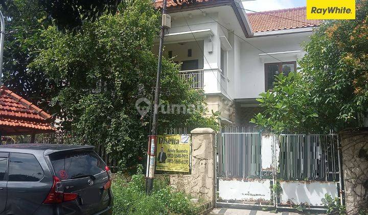 Rumah 2 lantai Disewakan di Jl Kaca Piring Surabaya Pusat 1
