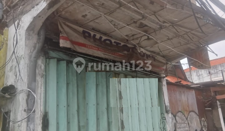 Shop House for Sale on Pasar Kembang Street, Surabaya. 1