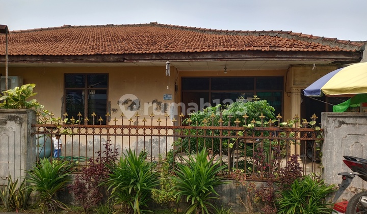 Di jual tanah bonus rumah strategis di Ciracas 