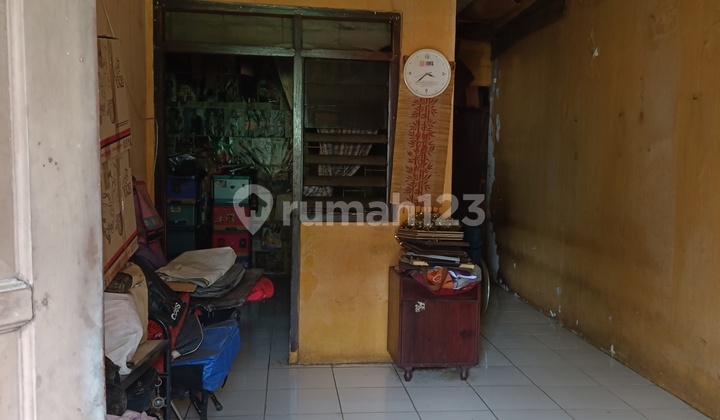 Di jual tanah bonus rumah strategis di Ciracas 