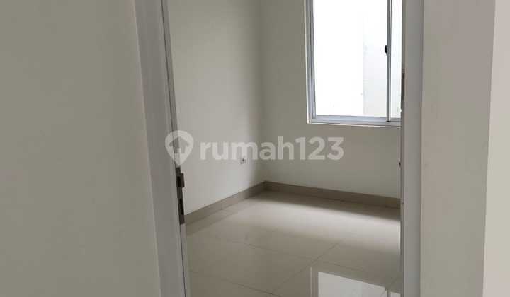 Dijual Brand New House View Danau Greenlake Tangerang 2