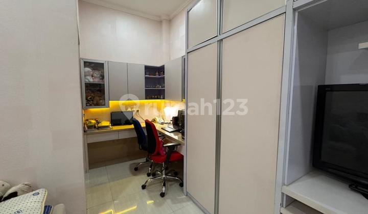 dijual rumah bandengan selatan semi furnish rapi  2