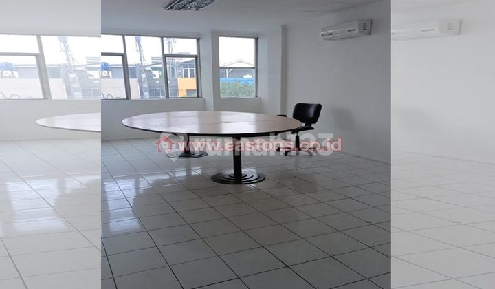 Dijual Ruko Hadap Jalan Raya, Cocok U/ Bank dll di Wolter Monginsidi, Wijaya