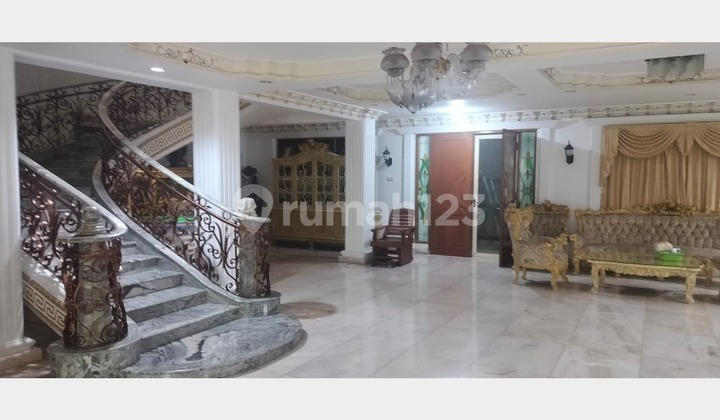 Disewa Rumah 7 Kamar Tidur, Siap Huni dan Strategis di Pluit [009023]