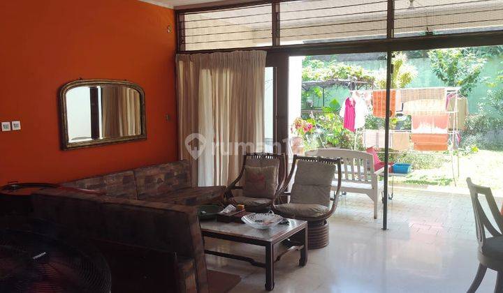 Dijual Rumah Klasik, Nyaman, Lokasi Strategis di Pondok Indah 1