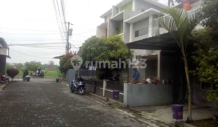 Rumah 2 lantai siap huni di perumahan 2