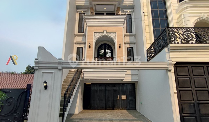 Rumah Jagakarsa 3 Lantai Private Pool American Clasic Dekat Tol