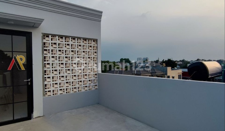 Rumah Mewah 3 Lantai Rooftop Kolam Renang Jagakarsa Jakarta Selatan Rumah Mewah 3 Lantai Rooftop Kolam Renang Jagakarsa Jakarta Selatan