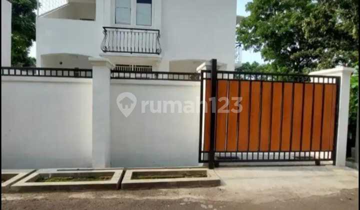 Rumah 2 Lantai Bagus di Hook Sektor 6 Gading Serpong, Tangerang 4