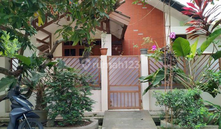 Rumah Hoek di Pamulang Permai dengan Garasi dan Carport 1