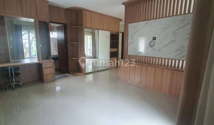 Rumah 2 Lantai Bagus Furnished SHM di Premier Park 2, Tangerang 1