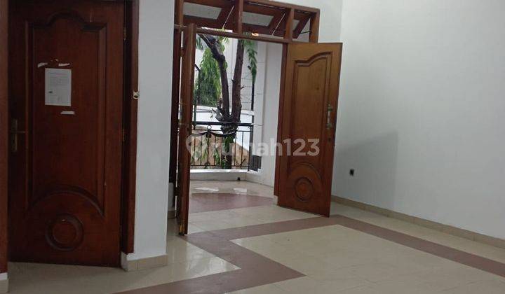 Rumah Bagus Komersial Area Di Raya Darmo Pusat Kota Surabaya 3