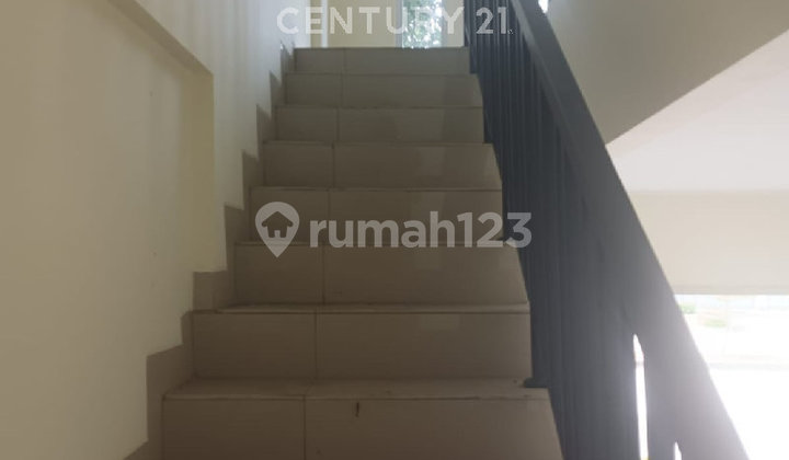 For Sale Ready-to-Live Shophouse, Negotiable Until Deal in Segara City 2