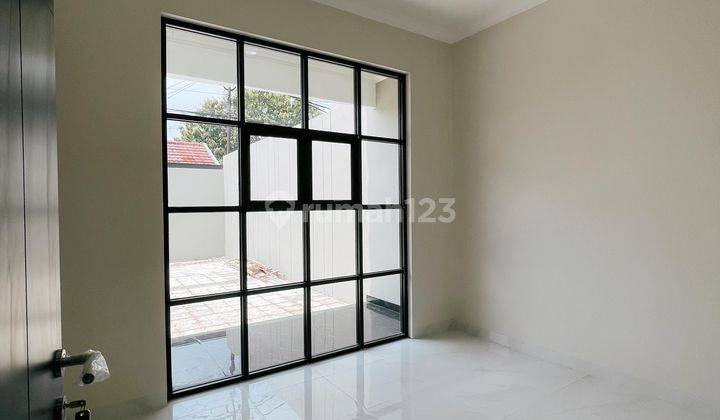 Dijual Rumah Mewah, Cantik Dan Minimalis 2 Lantai Siap Huni Di Jati  Warna 2