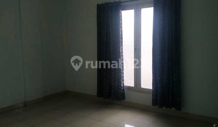 Rare Hook 3-Storey Shop House - Kebon Kosong Raya, Central Jakarta