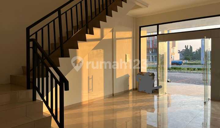 Ruko Lokasi Strategis di Sumarecon Crown Gading Bekasi 