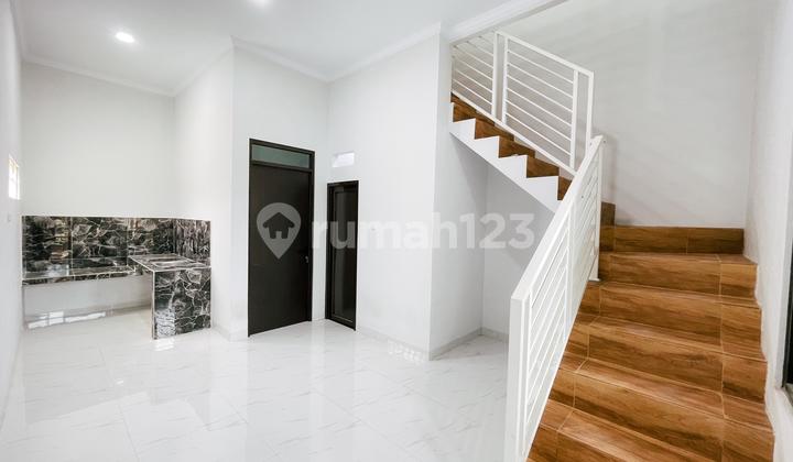 Rumah Cantik Rapih 2 Lantai di Pondok Ungu Permai Bekasi
