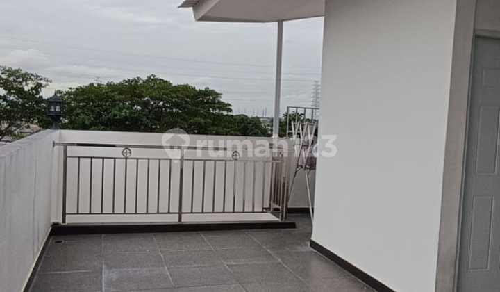 Hunian Minimalis 3 Lantai Full Renovasi di Kota Mandiri Harapan Indah, Bekasi 2