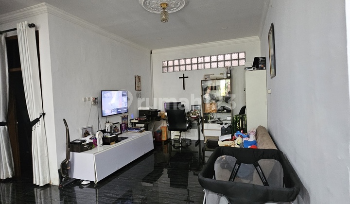 rumah asri.. hanya 5 menit dr MKG K Gading. bangunan th 2021 2