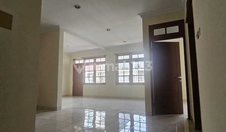 Standard ready-to-occupy Kelapa Gading house, neat and affordable. 2