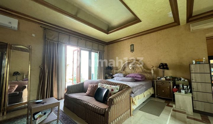 Rumah Mewah Lantai Marmer Kolam Renang Eksklusif di Cinere 2