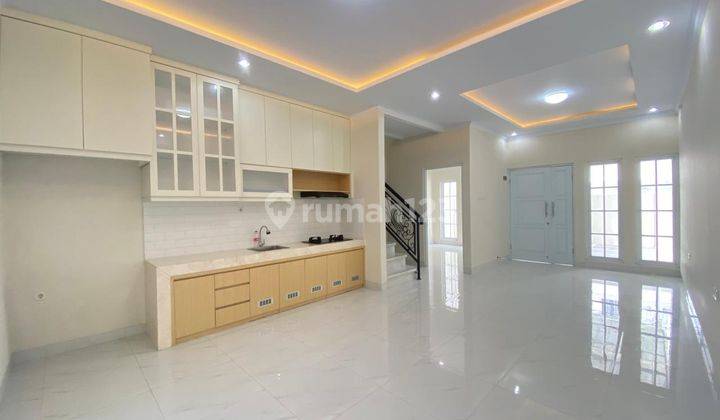 Rumah Modern Semi Furnished Ada Kolam Renang di Jagakarsa 1