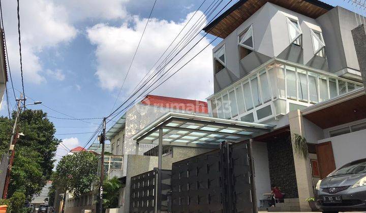 Rumah Modern Fasad Rumah Menarik Akses Bagus di Gandaria 2