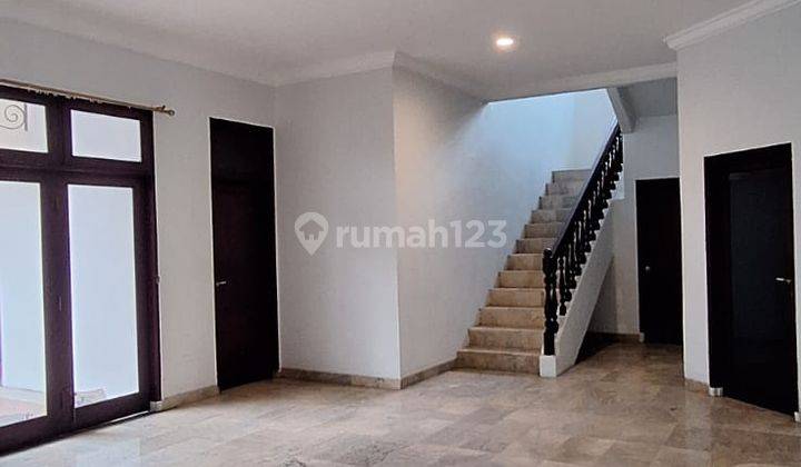 Rumah Modern Posisi Hook Ada Swimming Pool di Pondok Labu 2