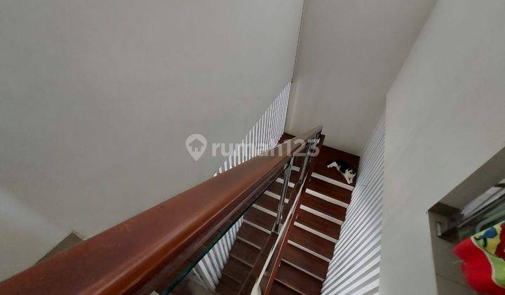 Rumah Modern Townhouse di Lebak Bulus  2