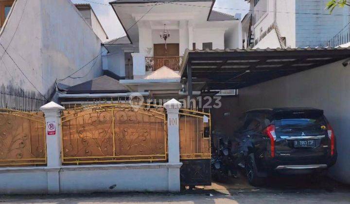 Rumah Mewah di Jagakarsa Dengan Halaman Luas  2