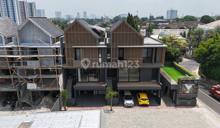 Rumah Dengan Konsep Smart Home Dan Double Decker di Lokasi Paling Strategis di Jagakarsa Dilengkapi Dengan Attic Room  1