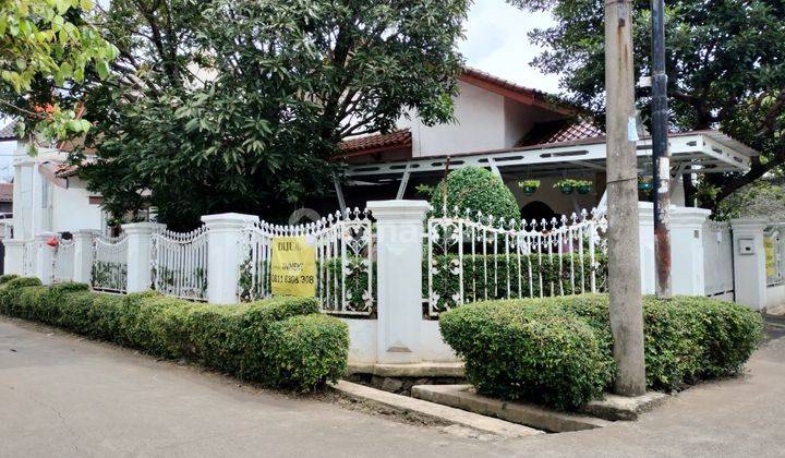 Rumah Cantik Asri dan Terawat di Jl. Deplu Bintaro 1