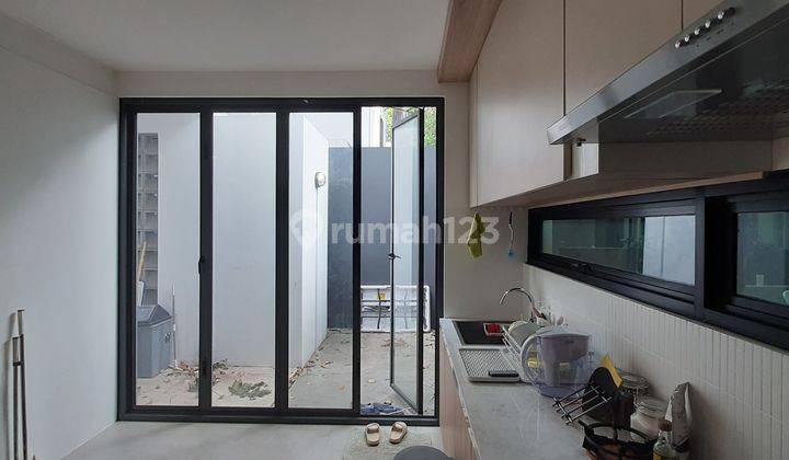 dapur rumah modern minimalist 2 lantai