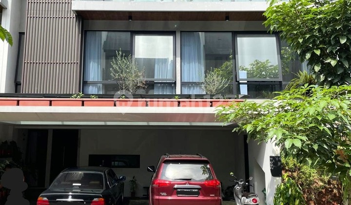 Modern House with Private Pool in Serenia Hills, Lebak Bulus 2