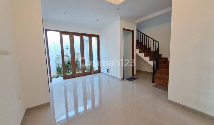 Hot Price! Disewakan: Rumah Cantik 2 Lantai Di Lebak Bulus 2