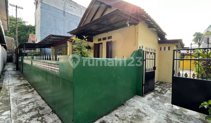Dijual Rumah Kost 5 Kamar Dekat Kampus Ciputat Dijual Rumah Kost 5 Kamar Dekat Kampus Ciputat