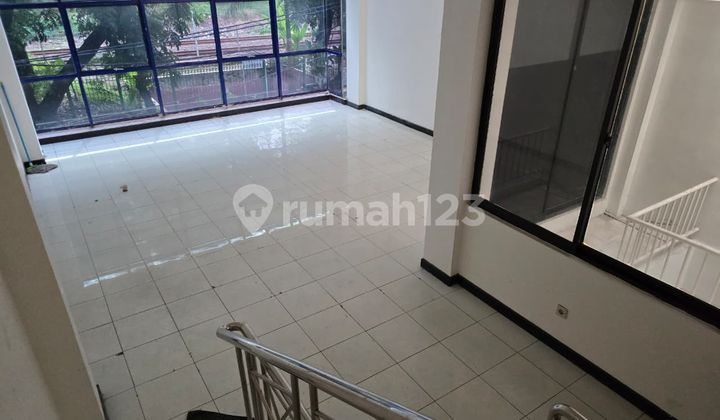 Dijual Cepat Ruko Gandeng 3 Lantai di Lokasi Strategis Menteng, Jakarta Pusat 2