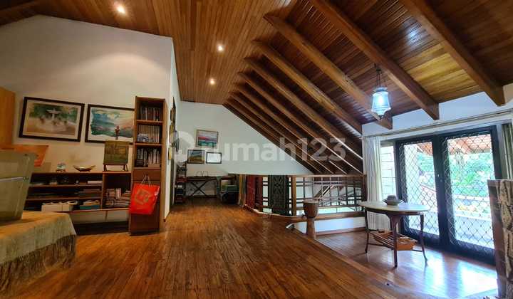 Hunian 2 Lantai Harga NJOP di Lahan yang Sangat Luas dan Sejuk di Cinere