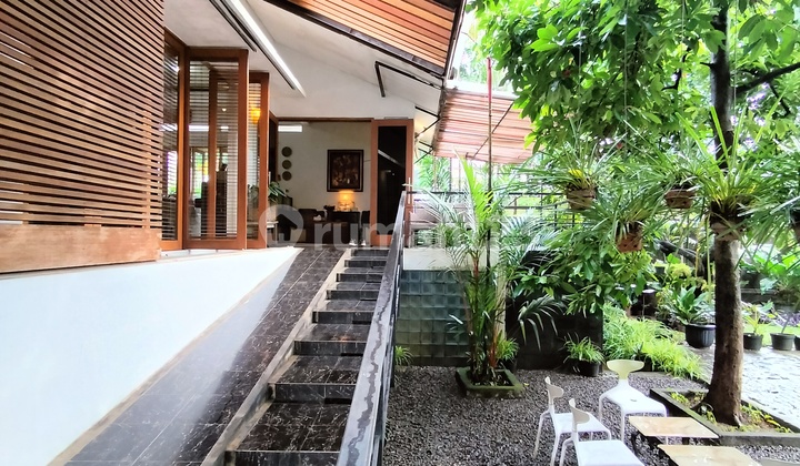 Dijual Hunian Sangat Asri dan Nyaman 5 Kamar Tidur di Antasari Jakarta Selatan