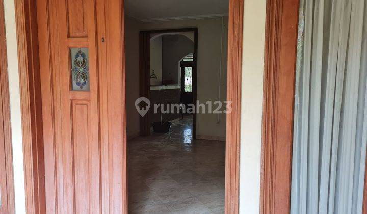 Rumah 2 Lantai Dengan Pemandangan Halaman Belakang Yang Asri 2