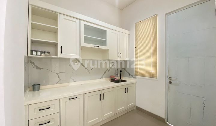 Brand New 2-Story Luxury and Strategic Residence 2