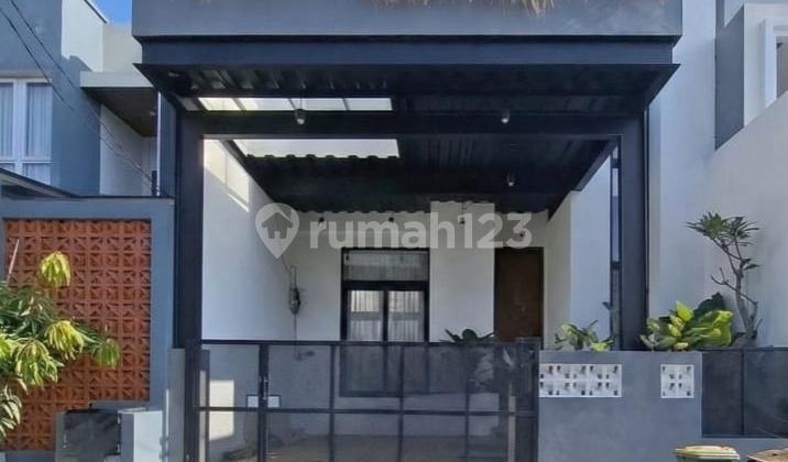 Modern House in a Large Residential Estate in Cinere with a Rooftop and Near a Toll Gate