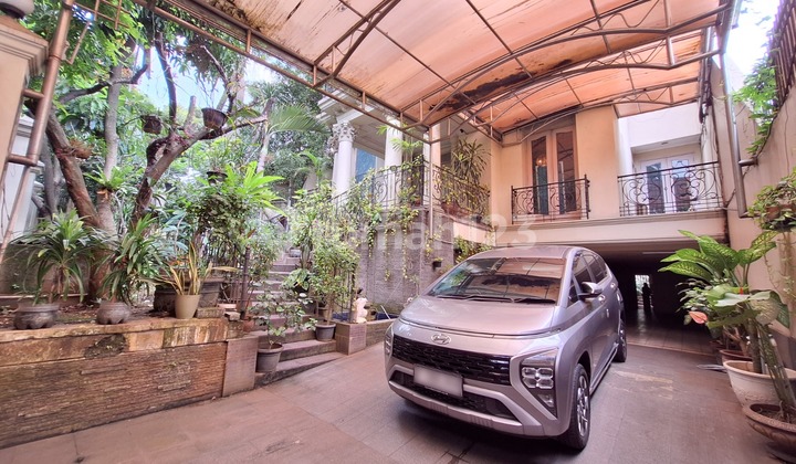 Hunian Mewah 6 Kamar Tidur Dengan Swimming Pool Di Lebak Bulus Jakarta Selatan 2