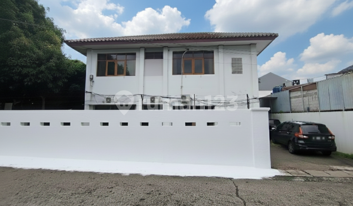 Rumah dengan design untuk kantor didaerah Beji Depok 