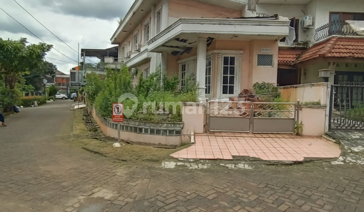 Strategic 2-Story Residence in the Heart of Bintaro Sector 3 2