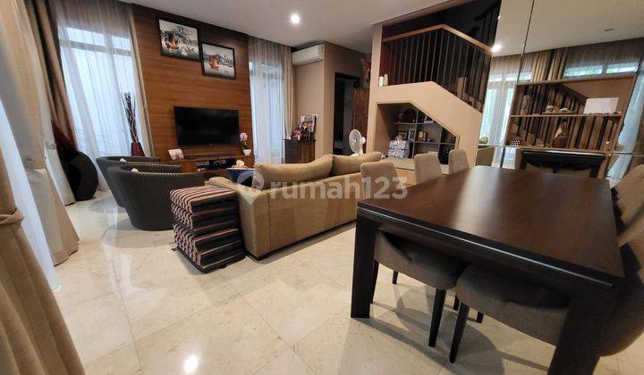 Rumah 2 Lantai Dengan Private Pool di Lebak Bulus 2