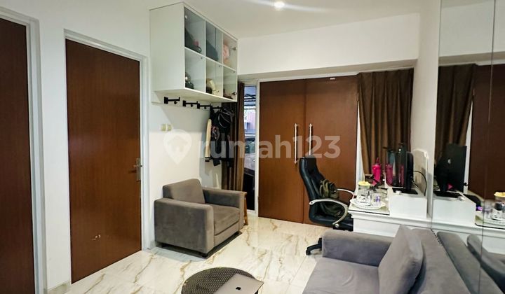 Rumah 3 Lantai Furnished di Cinere Rapih Siap Huni