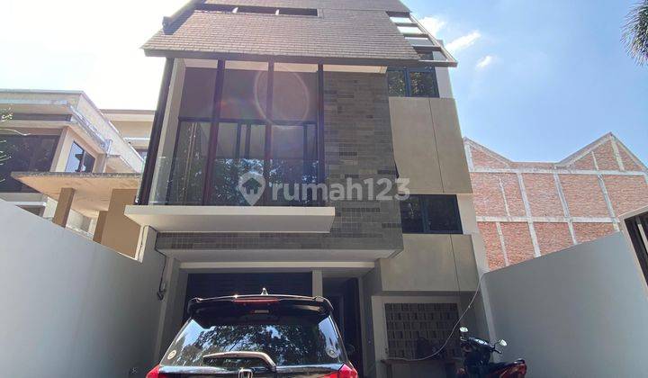 Rumah 3 Lantai Modern Style dekat ke Fatmawati 1